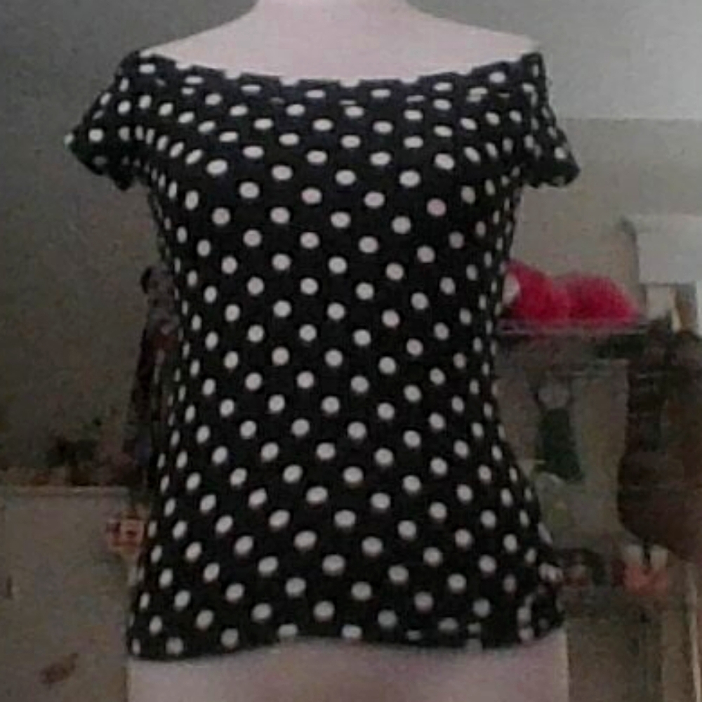 retro poka dot off the shoulder tee